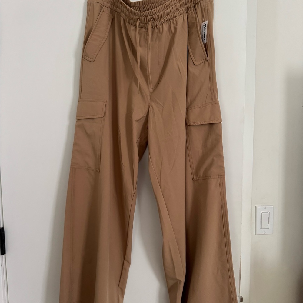 Women’s Wide-Leg Cargo Trousers  — Tan